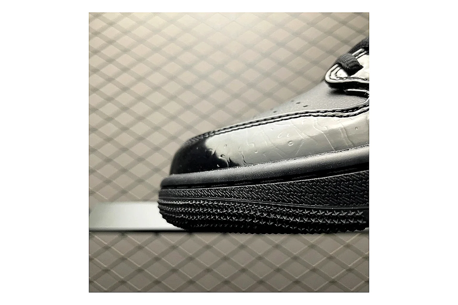 Casual Low-Top Sneaker 9723 shopping brief image showing casual low-top sneaker with clean paneling, textured upper and six-view gallery for daily streetwear styling plus side-profile shape, upper panel lines, and outsole detail thumbnail 6