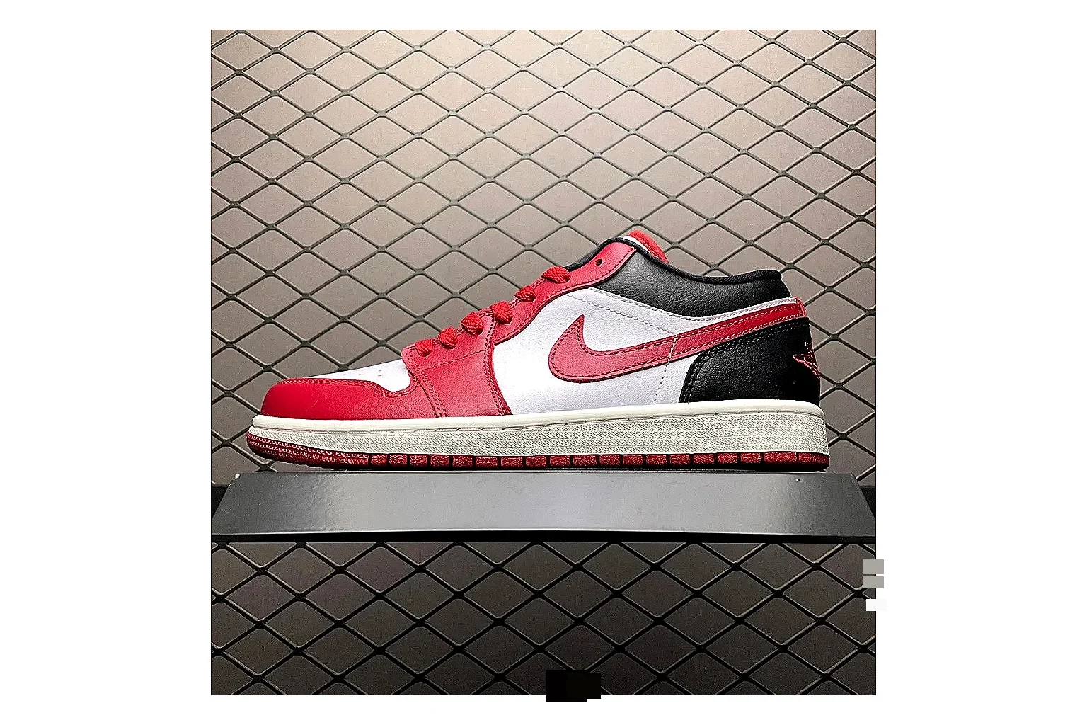 Casual Low-Top Sneaker 9725 shopping brief image showing casual low-top sneaker with clean paneling, textured upper and six-view gallery for daily streetwear styling plus side-profile shape, upper panel lines, and outsole detail