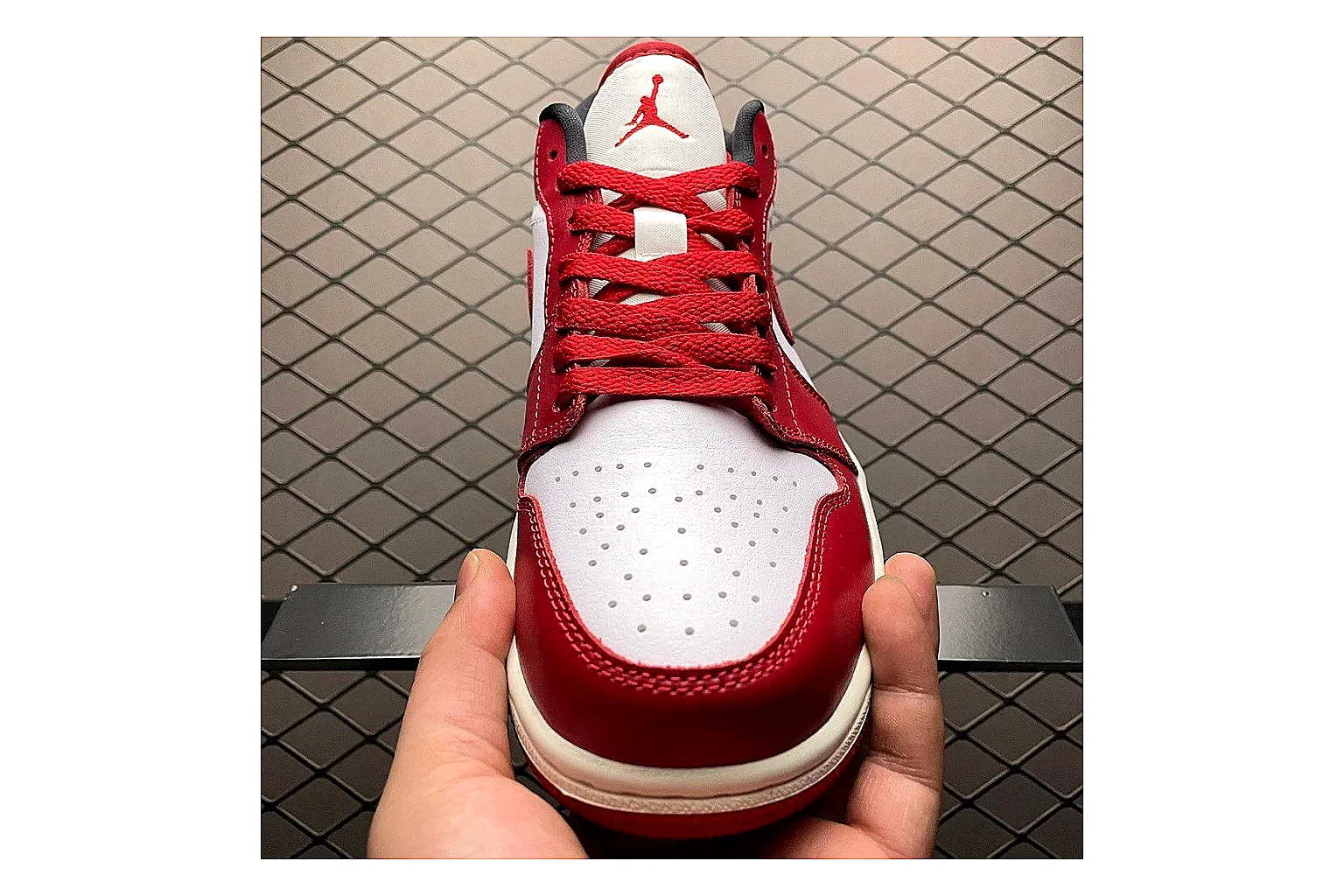 Casual Low-Top Sneaker 9725 shopping brief image showing casual low-top sneaker with clean paneling, textured upper and six-view gallery for daily streetwear styling plus side-profile shape, upper panel lines, and outsole detail thumbnail 2