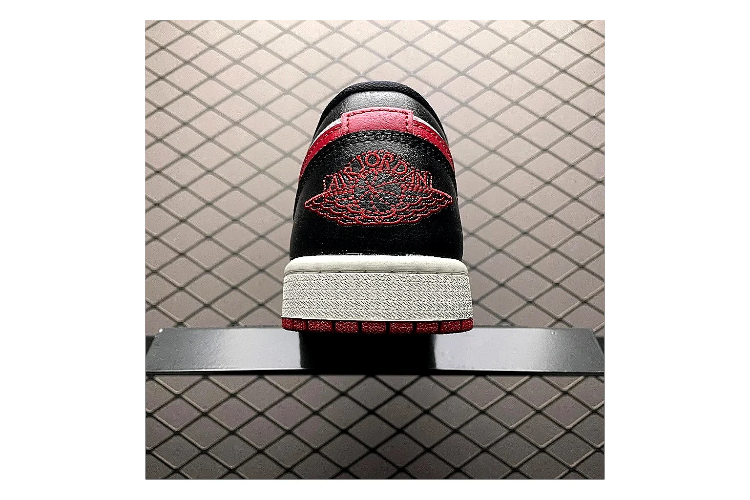 Casual Low-Top Sneaker 9725 shopping brief image showing casual low-top sneaker with clean paneling, textured upper and six-view gallery for daily streetwear styling plus side-profile shape, upper panel lines, and outsole detail thumbnail 5