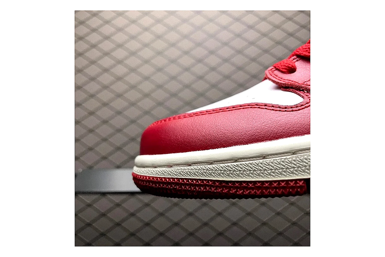 Casual Low-Top Sneaker 9725 shopping brief image showing casual low-top sneaker with clean paneling, textured upper and six-view gallery for daily streetwear styling plus side-profile shape, upper panel lines, and outsole detail thumbnail 6