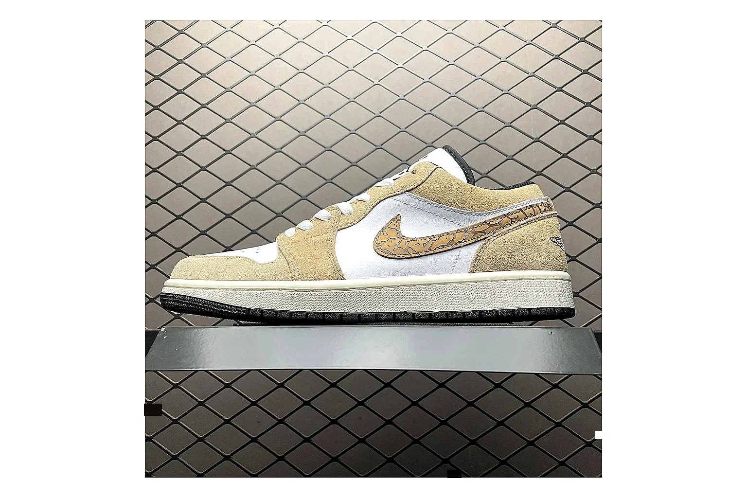 Casual Low-Top Sneaker 9728 shopping brief image showing casual low-top sneaker with clean paneling, textured upper and six-view gallery for daily streetwear styling plus side-profile shape, upper panel lines, and outsole detail