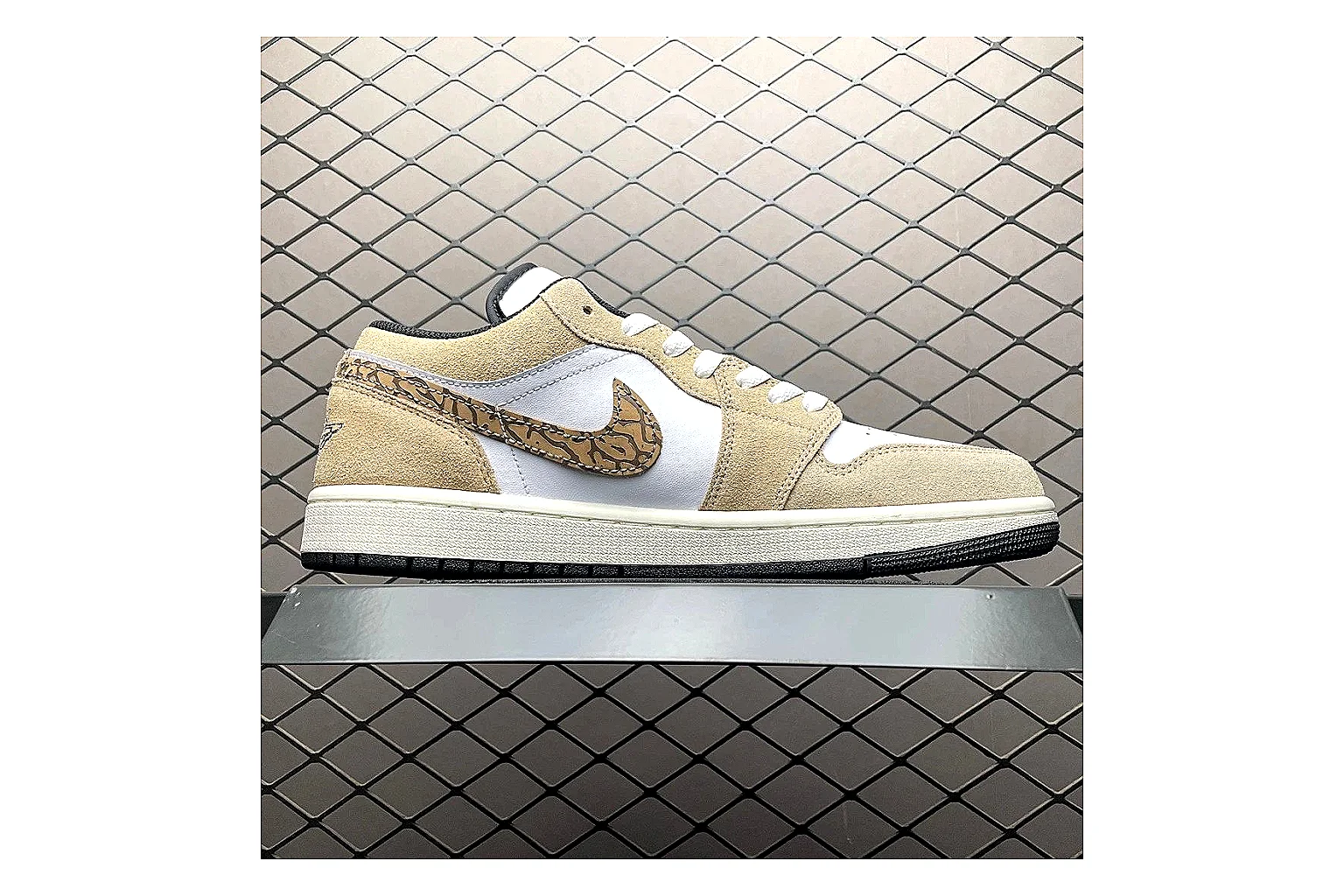 Casual Low-Top Sneaker 9728 shopping brief image showing casual low-top sneaker with clean paneling, textured upper and six-view gallery for daily streetwear styling plus side-profile shape, upper panel lines, and outsole detail thumbnail 4