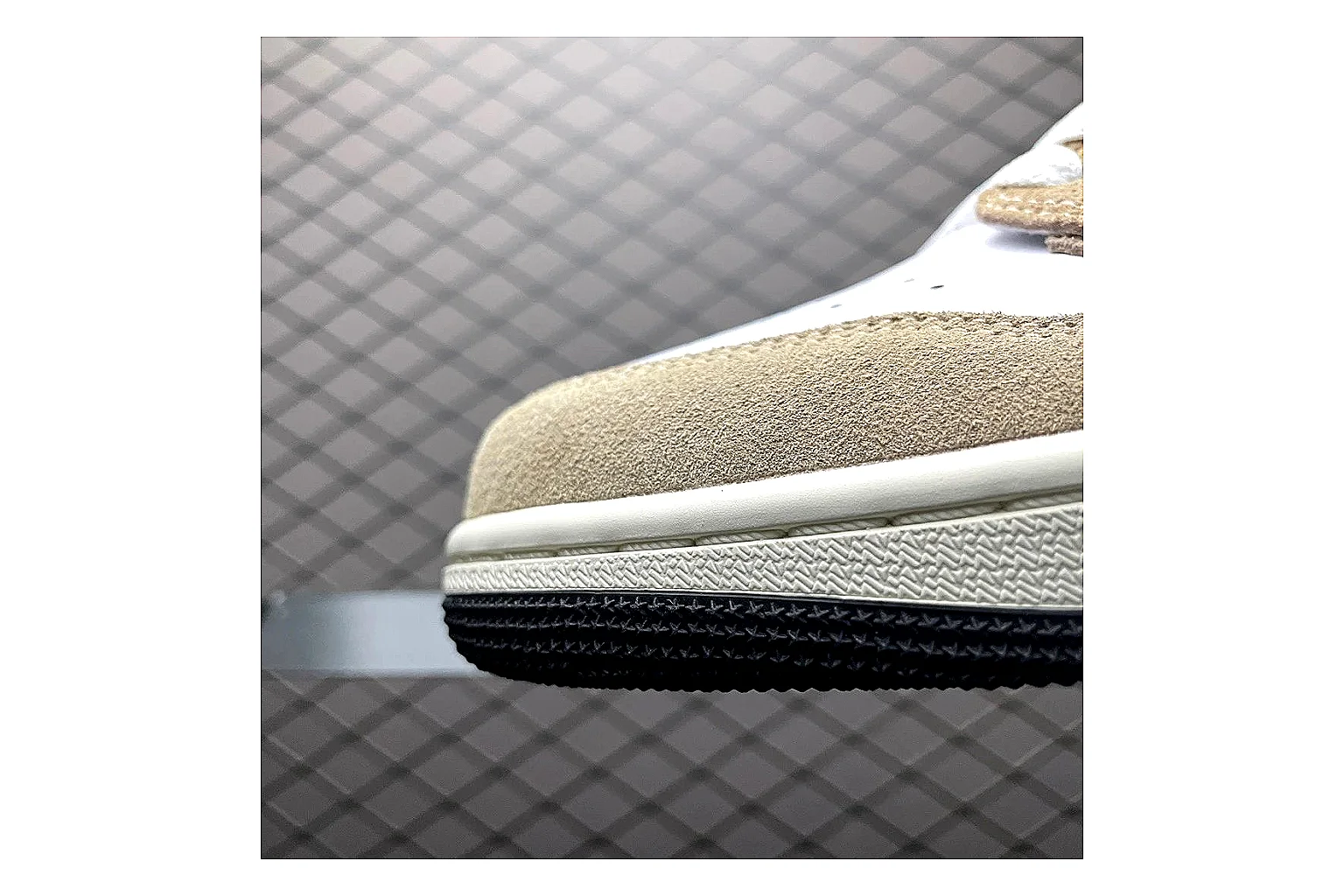 Casual Low-Top Sneaker 9728 shopping brief image showing casual low-top sneaker with clean paneling, textured upper and six-view gallery for daily streetwear styling plus side-profile shape, upper panel lines, and outsole detail thumbnail 6