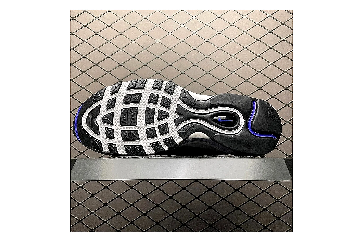 Casual Low-Top Sneaker 9730 shopping brief image SKU 1156009730 thumbnail 3