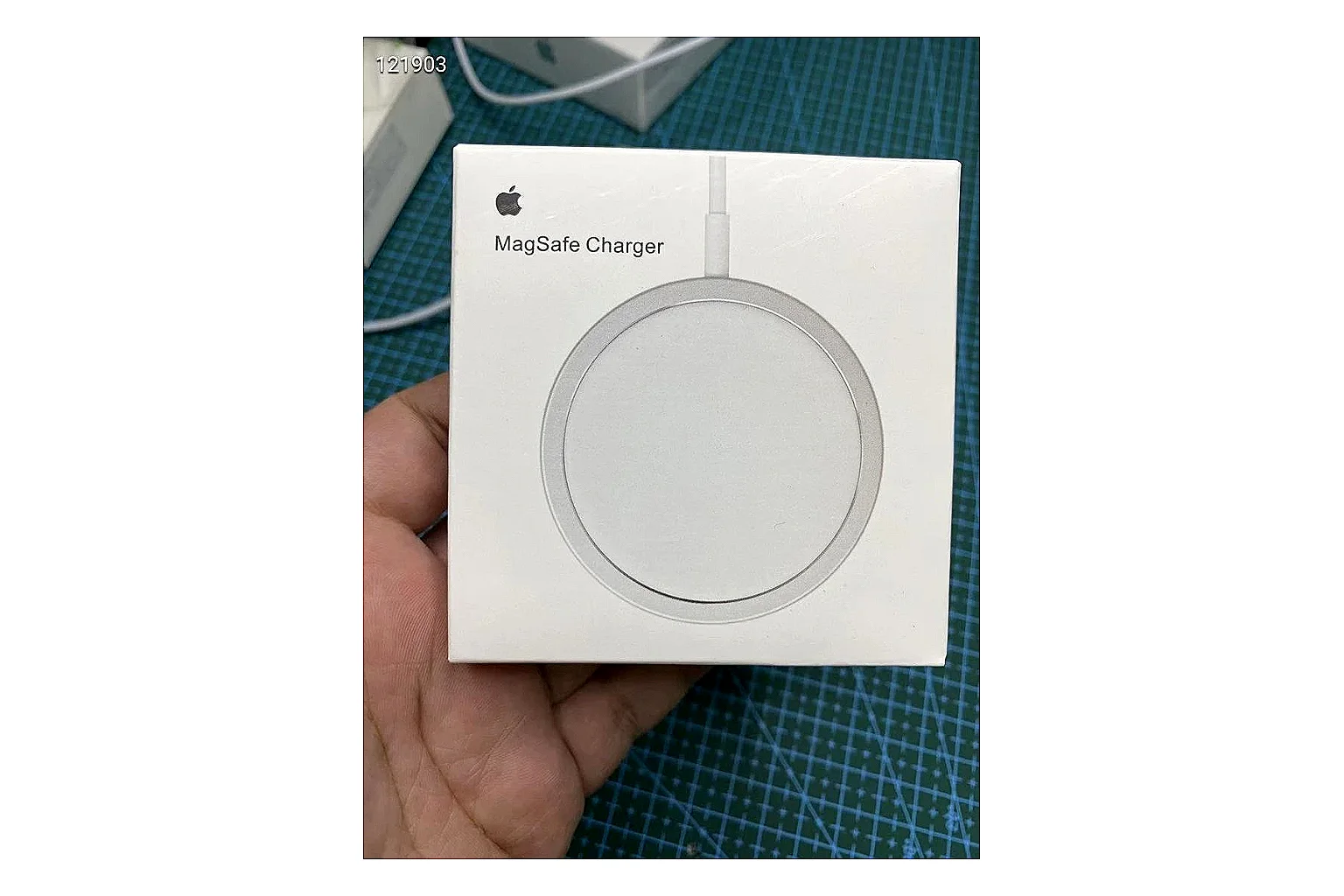 Magnetic Wireless Mixed Charger shopping brief image SKU 876703948 thumbnail 3