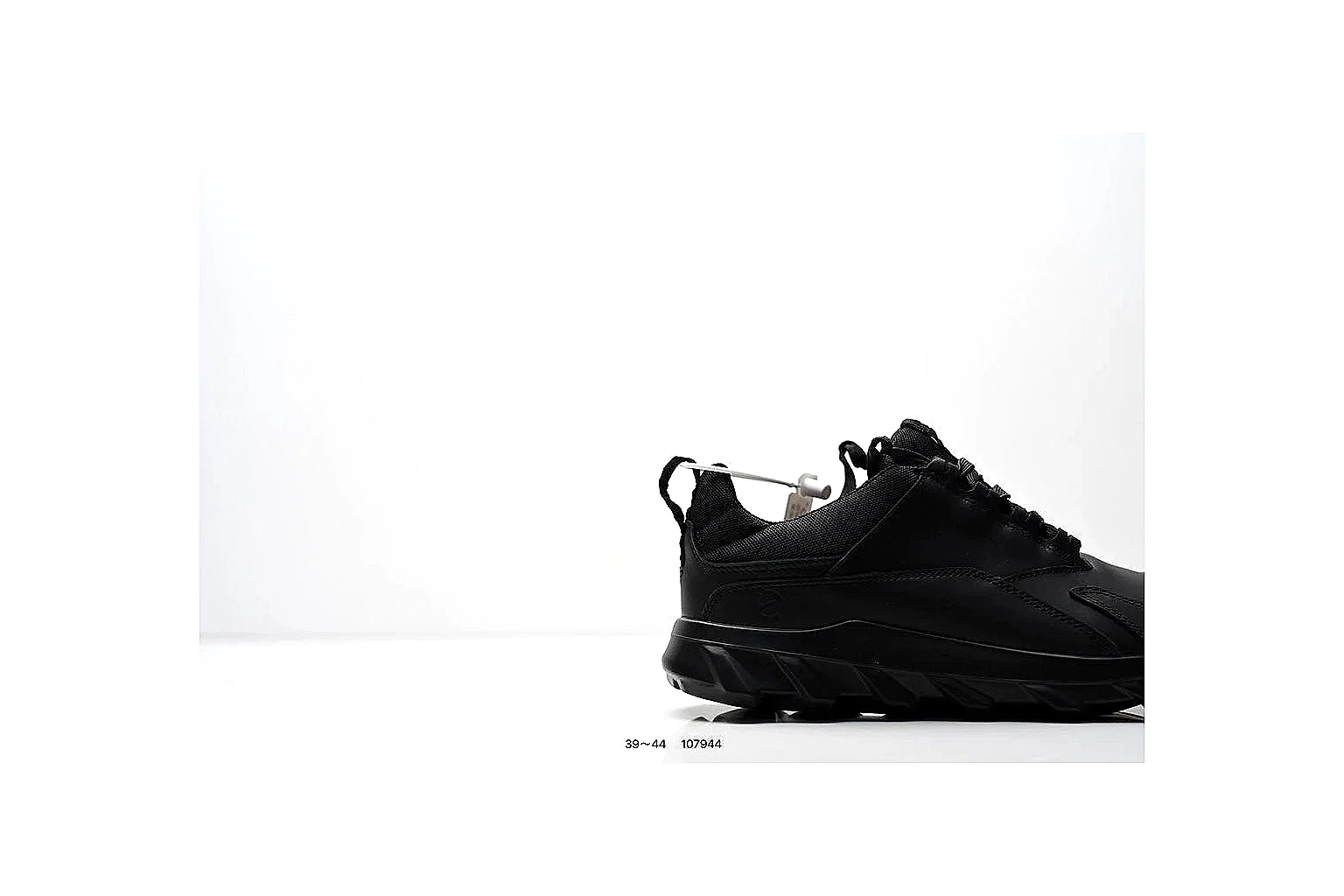 gogobuy.cloud Black Rugged Low Low Top agent risk brief six-photo gallery thumbnail 4