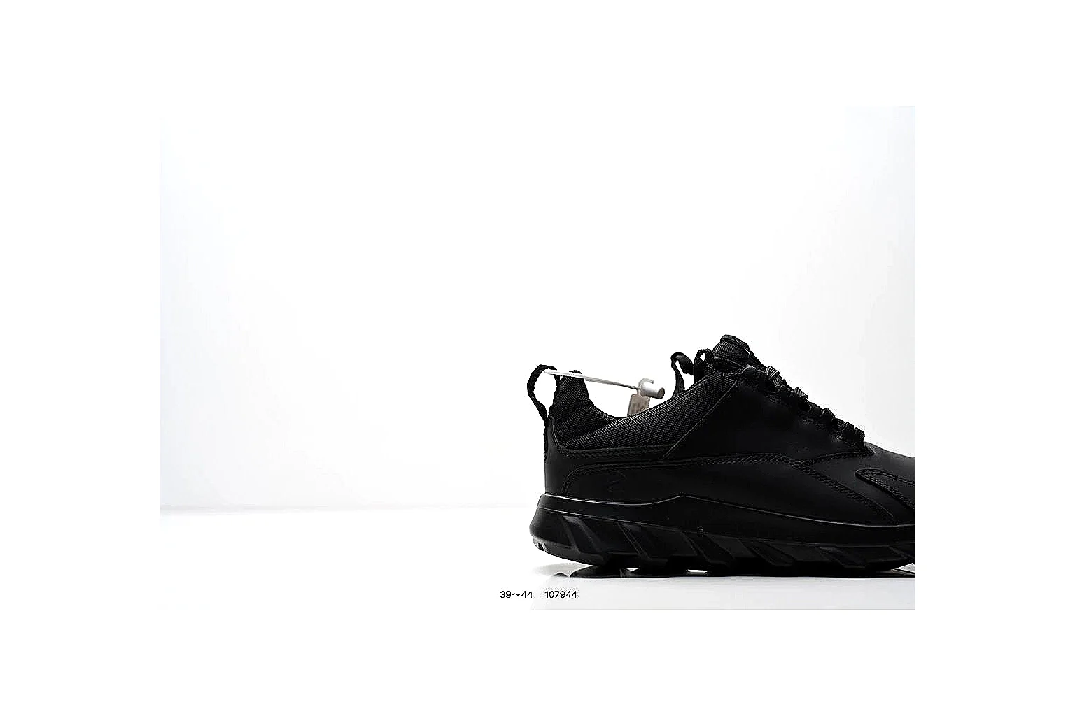 gogobuy.cloud Black Rugged Low Low Top agent risk brief six-photo gallery thumbnail 4