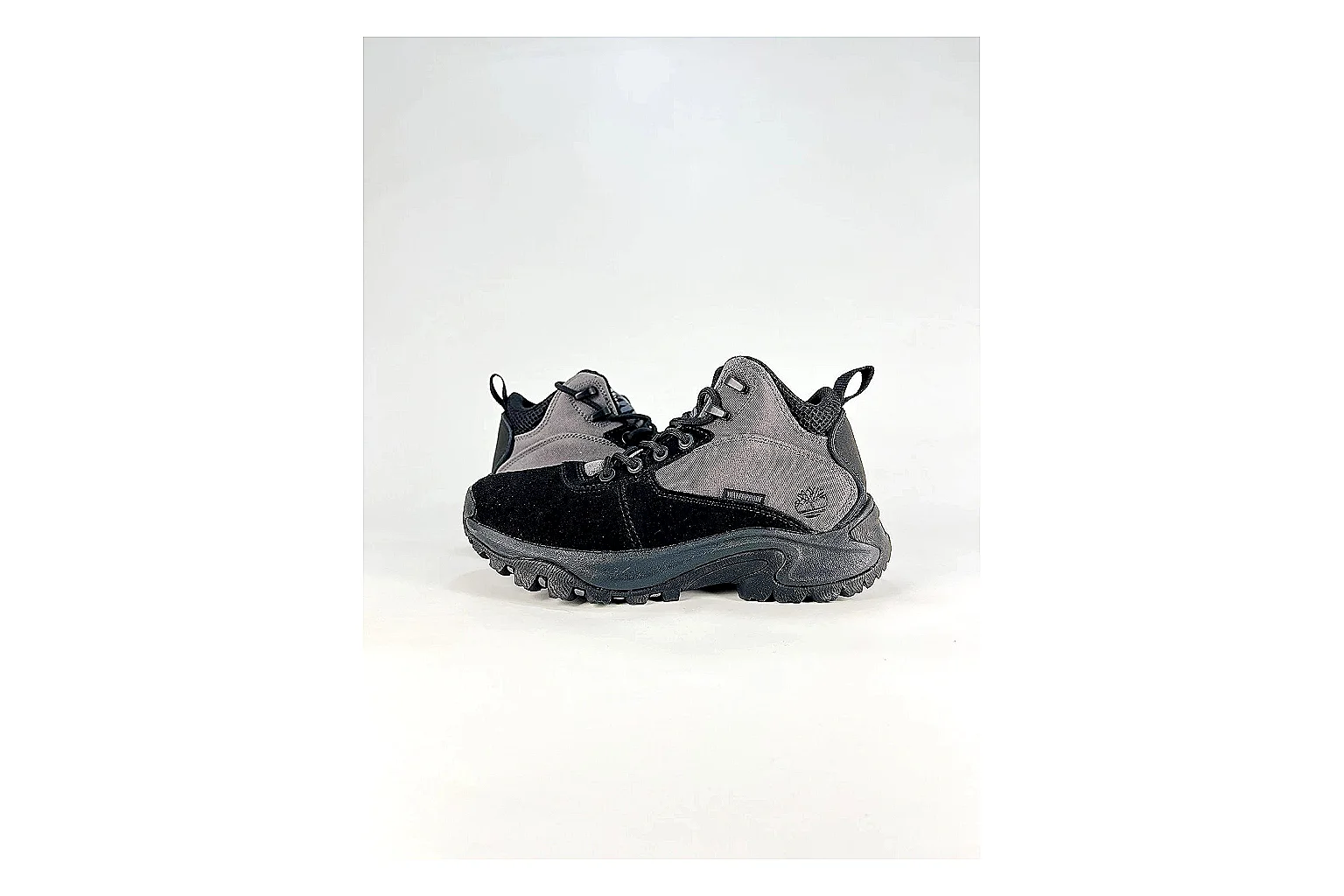 Timberland Motion Access Black Gray Sneakers shopping brief image showing black gray outdoor sneakers with mesh-leather texture, side-profile shape, upper panel lines, and outsole detail